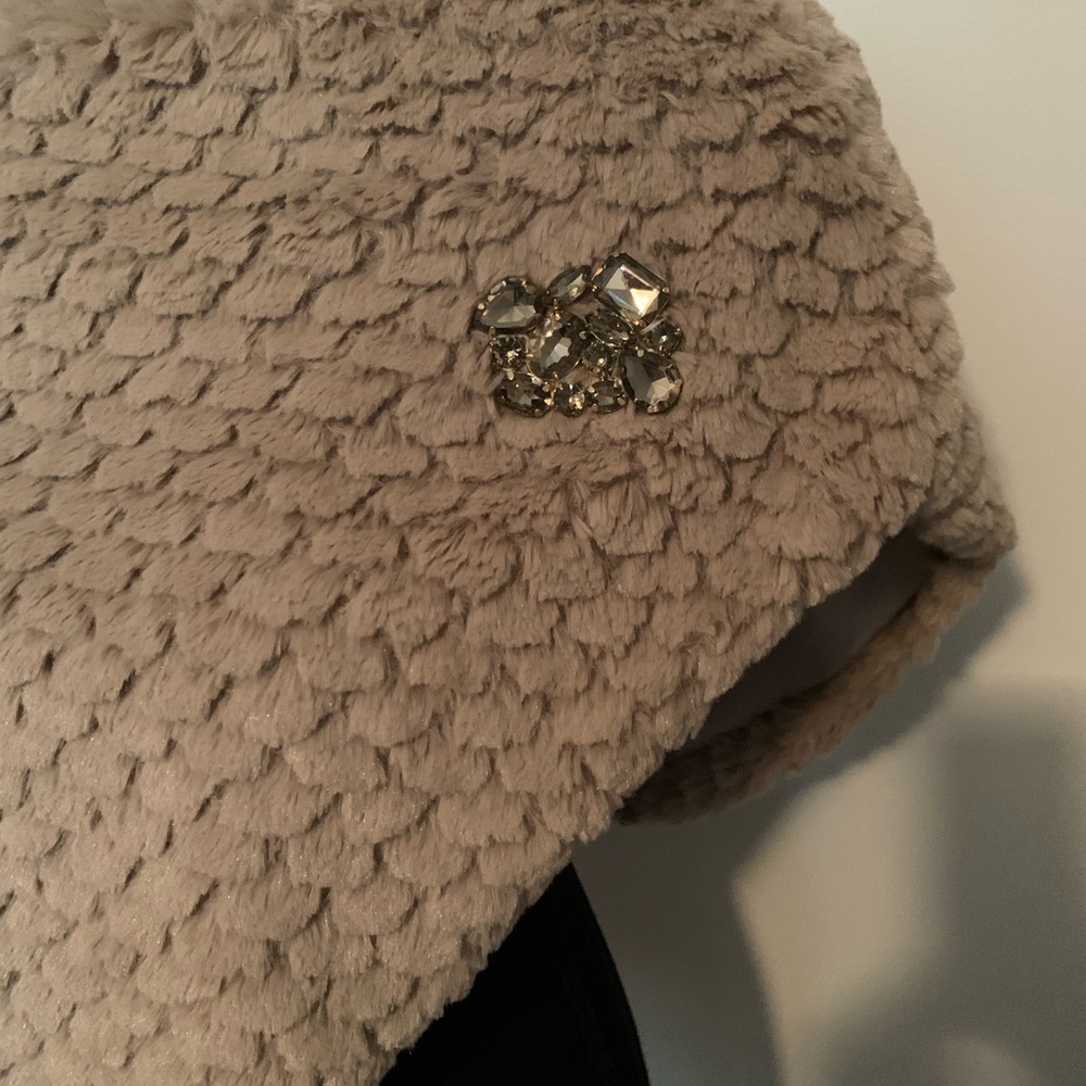 Shawl - Picture 2 of 5